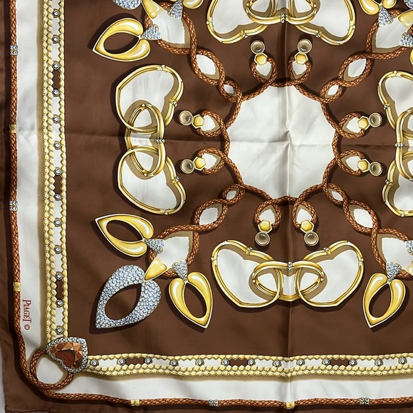 Piaget silk scarf 33.5x33.5”
wore one time only , very good condition - Picture 4 of 8